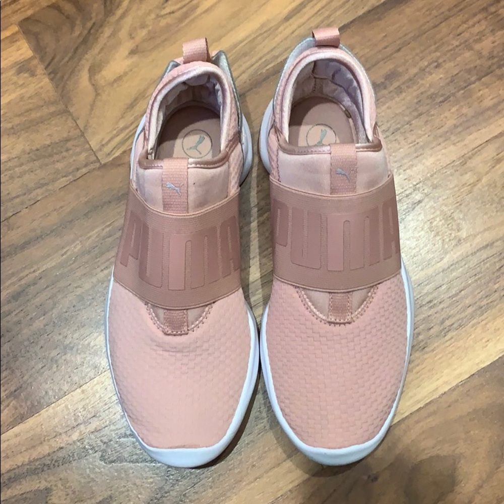 WOMENS PUMA SNEAKER